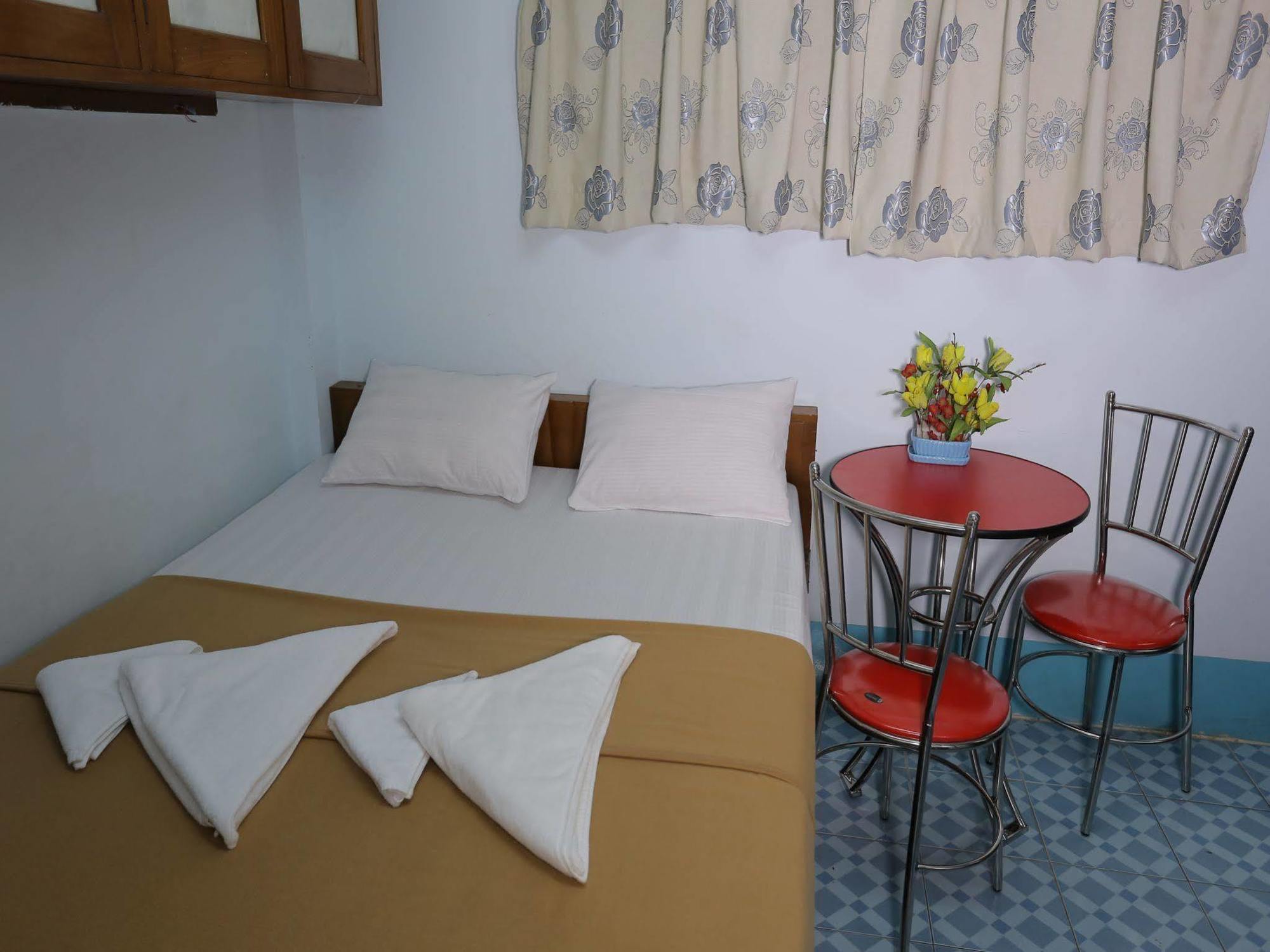 Chan Myae Thar Guest House Янгон Екстериор снимка