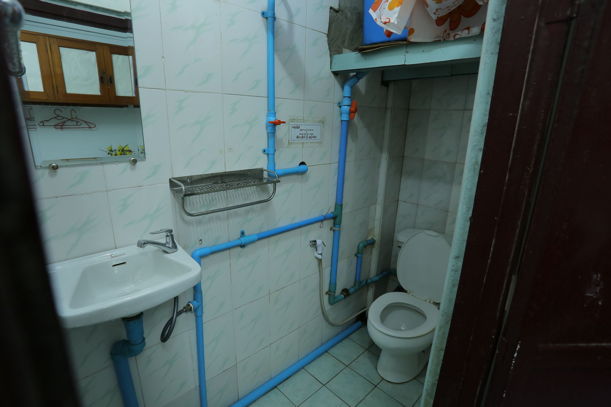 Chan Myae Thar Guest House Янгон Екстериор снимка